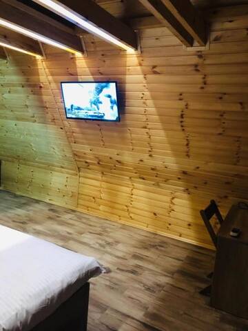 Фото номера Улучшенный номер с кроватью размера «king-size» Кемпинги Pastravaria Zavoi г. Valea Danului 19